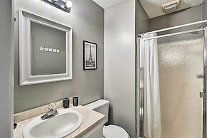 Updated Fayetville Townhome-away-from-home w/ Yard