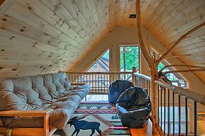 Timber Home: Walk to Slopes & N Conway Shops!