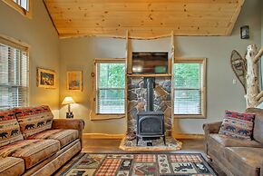 Timber Home: Walk to Slopes & N Conway Shops!