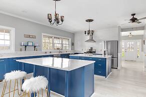 Stunning Former Winery w/ Pool & Mtn Views!