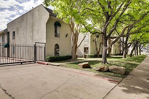 Serene Dallas Condo w/ Pool - Walkable Location!