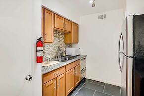 Serene Dallas Condo w/ Pool - Walkable Location!