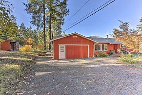 Willow Creek Hideaway w/ Deck, 1 Mi to River!