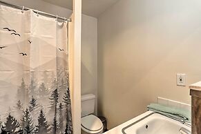 Willow Creek Hideaway w/ Deck, 1 Mi to River!