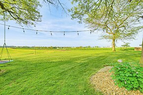 3 Mi to Dutch Wonderland: Serene Home w/ Deck