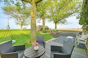 3 Mi to Dutch Wonderland: Serene Home w/ Deck