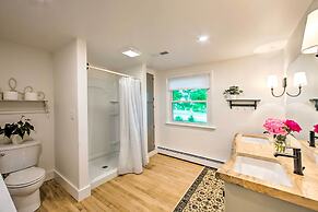 3 Mi to Dutch Wonderland: Serene Home w/ Deck