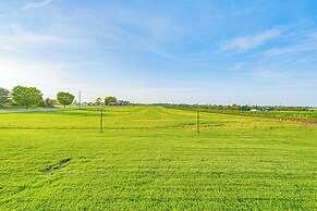 3 Mi to Dutch Wonderland: Serene Home w/ Deck