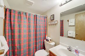 Beech Mountain Cabin w/ Deck: Half-mi to Skiing