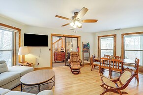 Beech Mountain Cabin w/ Deck: Half-mi to Skiing