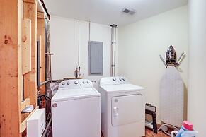 Beech Mountain Cabin w/ Deck: Half-mi to Skiing