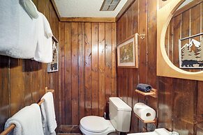 Beech Mountain Cabin w/ Deck: Half-mi to Skiing