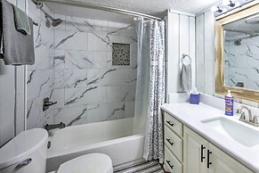 Brookeland Resort Cabin w/ Golf + Lake Access