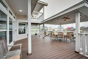 Canal Access & Decks: Bayfront Jamaica Beach House