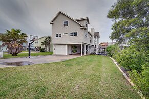 Canal Access & Decks: Bayfront Jamaica Beach House
