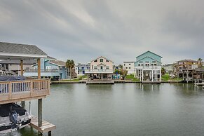 Canal Access & Decks: Bayfront Jamaica Beach House