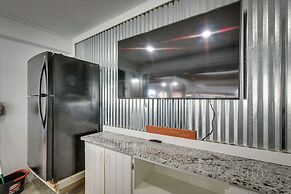 Canal Access & Decks: Bayfront Jamaica Beach House