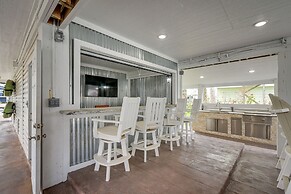 Canal Access & Decks: Bayfront Jamaica Beach House