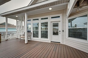 Canal Access & Decks: Bayfront Jamaica Beach House