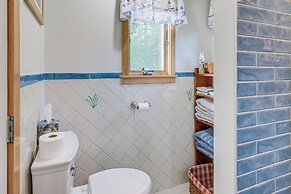 Charming Stonington Studio w/ Ocean Views!