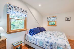 Charming Stonington Studio w/ Ocean Views!