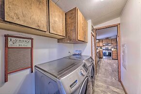 Raven Hill Retreat' ~ 6 Miles to Ruidoso Downs!