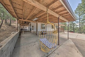 Raven Hill Retreat' ~ 6 Miles to Ruidoso Downs!