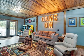 Hot Tub, Beach Access: Albrightsville Retreat!