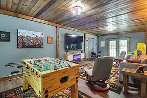 Hot Tub, Beach Access: Albrightsville Retreat!