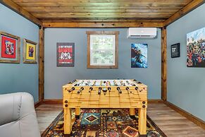 Hot Tub, Beach Access: Albrightsville Retreat!