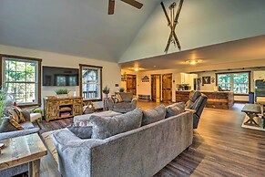 Hot Tub, Beach Access: Albrightsville Retreat!