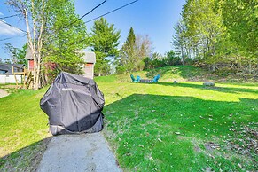 Cedar Home w/ Fire Pit & Grill ~ 3 Mi to Lakes