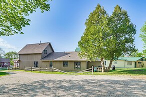 Cedar Home w/ Fire Pit & Grill ~ 3 Mi to Lakes