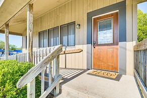 Cedar Home w/ Fire Pit & Grill ~ 3 Mi to Lakes