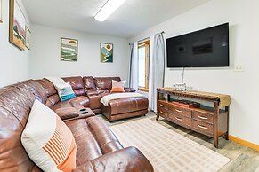 Cedar Home w/ Fire Pit & Grill ~ 3 Mi to Lakes