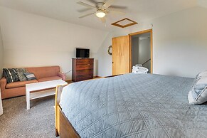 Cedar Home w/ Fire Pit & Grill ~ 3 Mi to Lakes