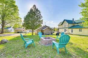 Cedar Home w/ Fire Pit & Grill ~ 3 Mi to Lakes