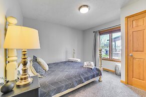 Cedar Home w/ Fire Pit & Grill ~ 3 Mi to Lakes