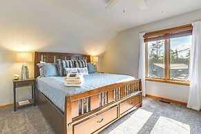 Cedar Home w/ Fire Pit & Grill ~ 3 Mi to Lakes