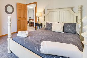 Cedar Home w/ Fire Pit & Grill ~ 3 Mi to Lakes