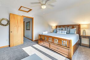 Cedar Home w/ Fire Pit & Grill ~ 3 Mi to Lakes
