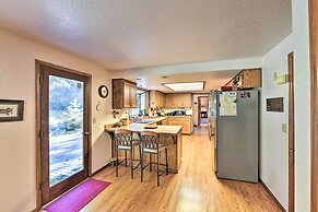 Camano Island Family House w/ Hot Tub & Deck!