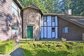 Camano Island Family House w/ Hot Tub & Deck!
