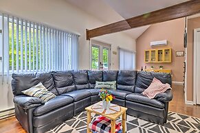 Charming Tobyhanna Cottage ~ 15 Mi to Skiing!