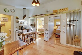 4-season Gold Coast Cottage, 2 Mi to Winter Sports