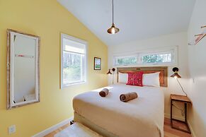 4-season Gold Coast Cottage, 2 Mi to Winter Sports