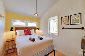 4-season Gold Coast Cottage, 2 Mi to Winter Sports