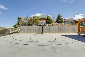 Large Sterling Cabin < 1 Mi to Palisade State Park