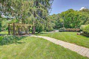 7-acre Stone Manor w/ Pool + Hot Tub Built in 1787