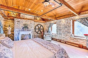 7-acre Stone Manor w/ Pool + Hot Tub Built in 1787